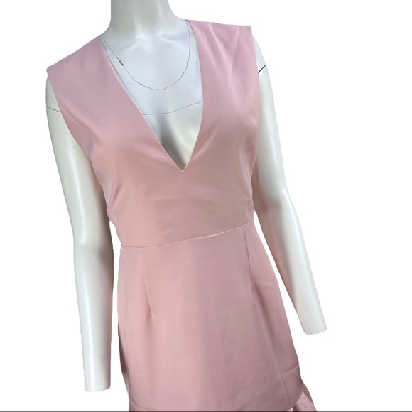 NWT NBD Senseless Deep V Neck & Open Back Pale Pink Dress Size M - Picture 2 of 10